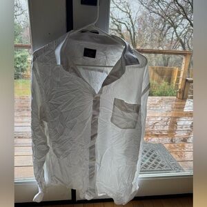 Men’s Untuckit dress shirt